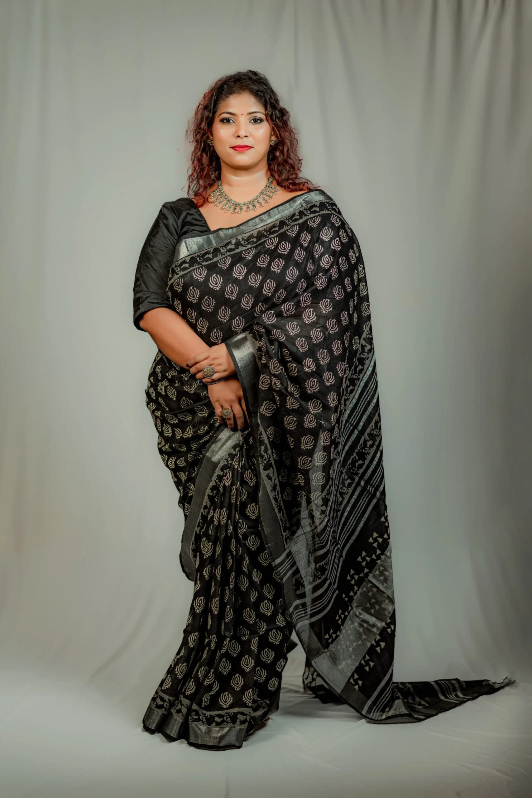 Mireya : Linen Saree| Black Motifs