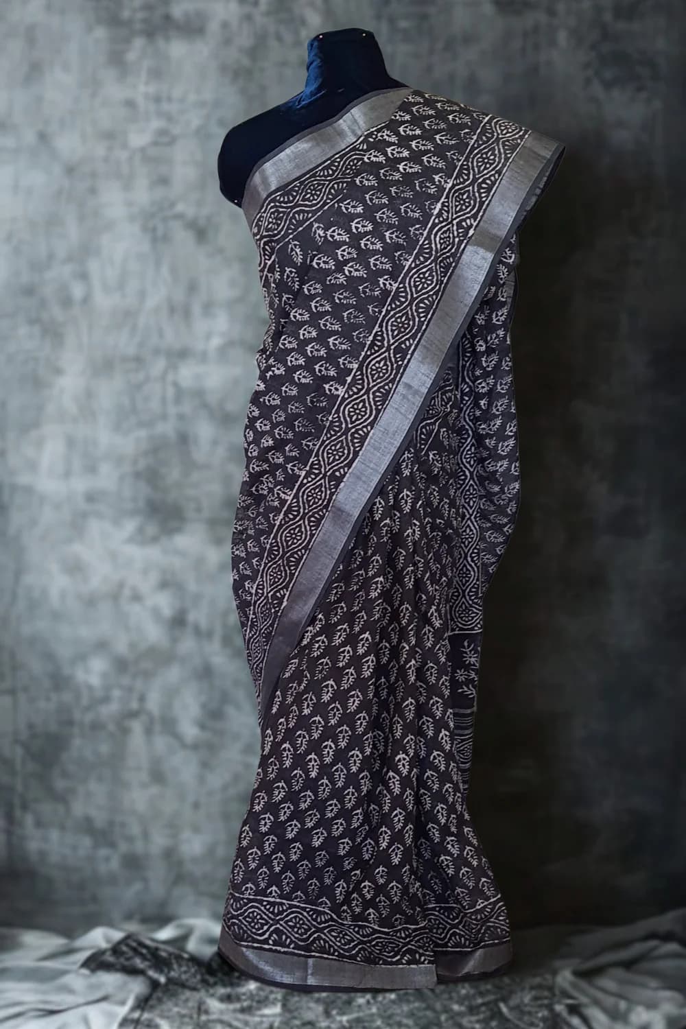 Mireya : Linen Saree| Black Floral